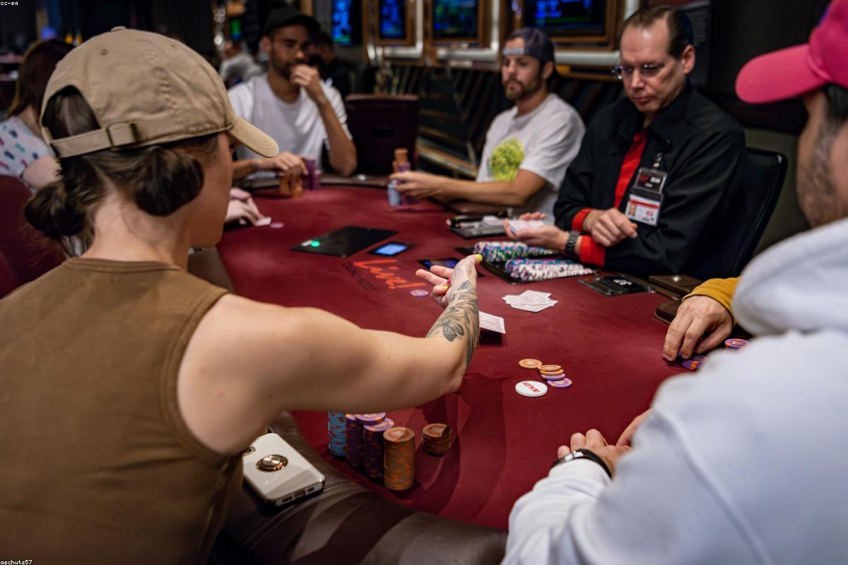 Poker stôl v kasíne Tanier